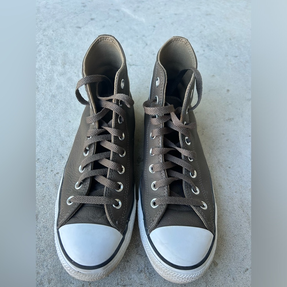 Converse All stars brown.  Men’s 8/women’s 10